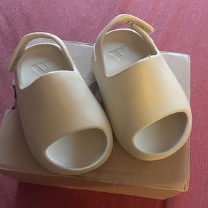 Toddler Yeezy Slides